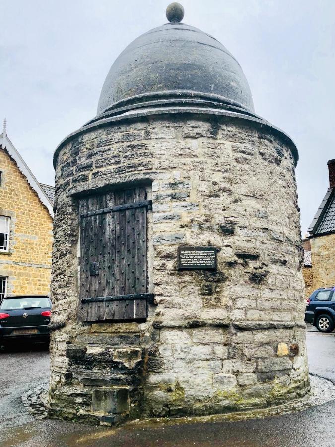 Hues - Castle Cary Hotel Bagian luar foto