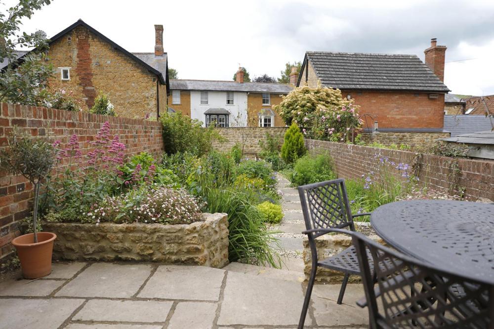 Hues - Castle Cary Hotel Bagian luar foto